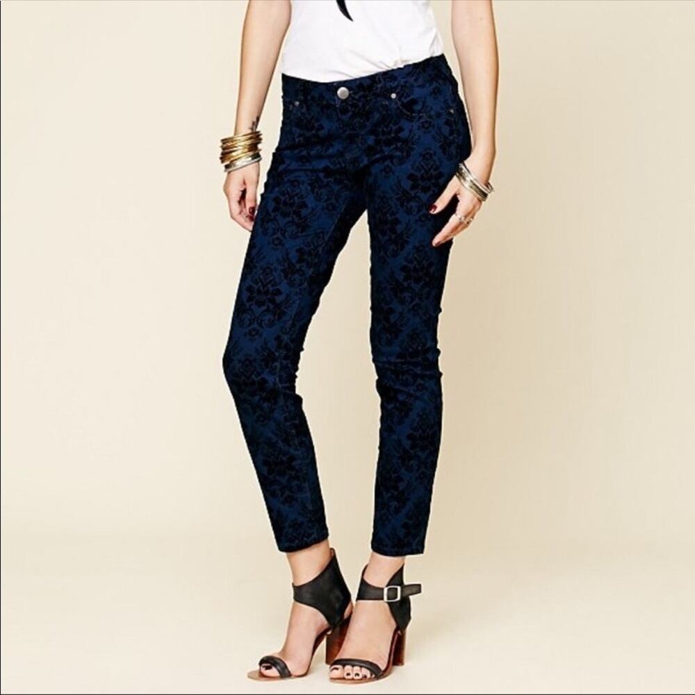 Free People blue brocade flocked skinny jeans Size 27